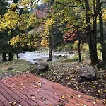 Mountain By The River - Base Camp Medvedin キャンプ場