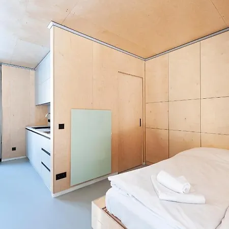 Mountain By The River - Base Camp Medvedin 캠프장 *