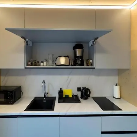 Mountain By The River - Base Camp Medvedin 캠프장